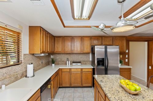 2662 Sovereign Way, Riverside CA  92506-5120 exterior