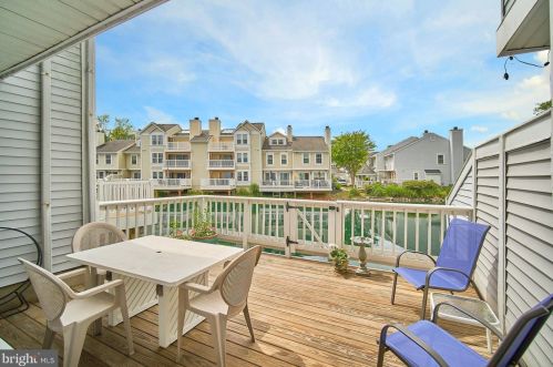 3361 Lakeside View Dr, Falls Church, VA 22041-2452