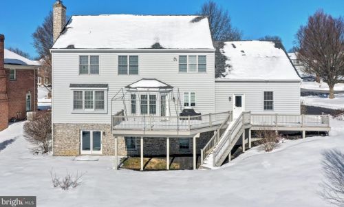 1020 Steeplechase Dr, Lancaster PA  17601-1779 exterior