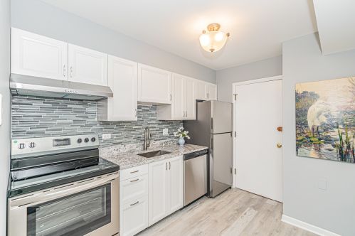 9805 Bianco Ter, Des Plaines, IL 60016-1654