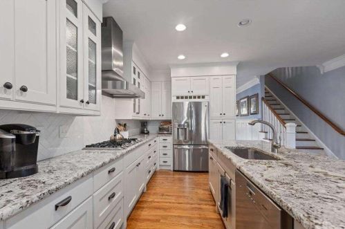 31 Honour Cir, Atlanta GA  30305-1121 exterior