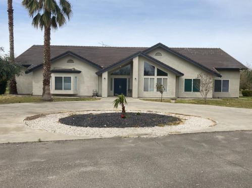 5237 Tully Rd, Modesto, CA 95356-9706