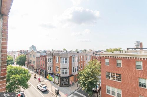 200 Lombard St, Philadelphia PA  19147-1605 exterior