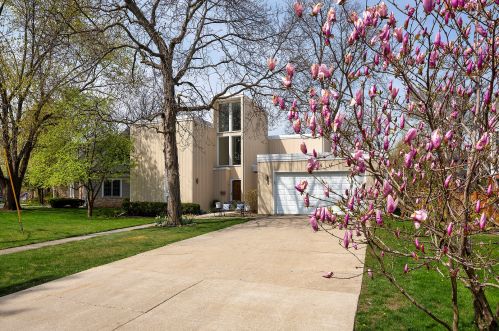 1126 Wincanton Dr, Bannockburn, IL 60015-3139