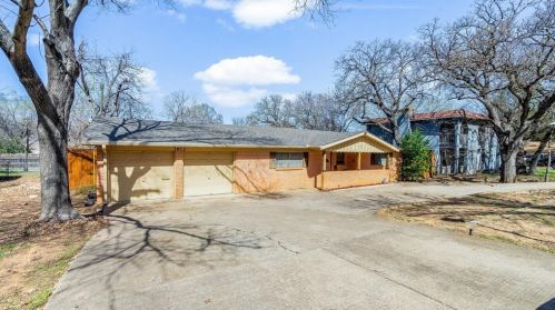 7013 Meadowbrook Dr, Fort Worth TX  76112-5343 exterior