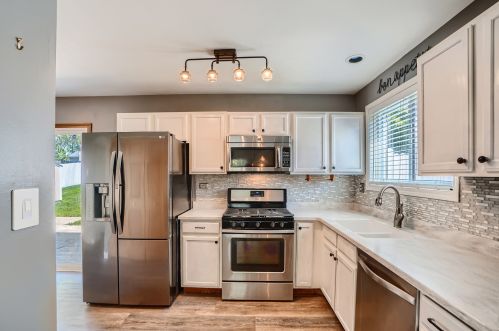 5190 Red Pine Ave, Gurnee, IL 60031-1776