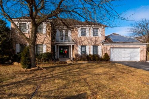 2304 Mohawk Ln, Glenview, IL 60026-1036