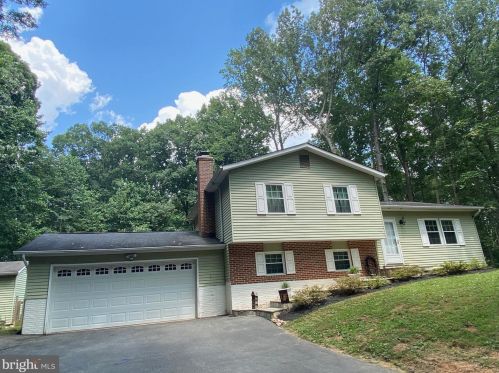 8808 Doug Dr, Nokesville, VA 20181-3216