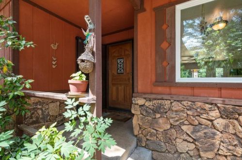 2800 Birch Ave, Snowline Camp, CA 95709-9641