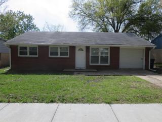 1423 Hillcrest Dr, Manhattan KS  66502-3431 exterior