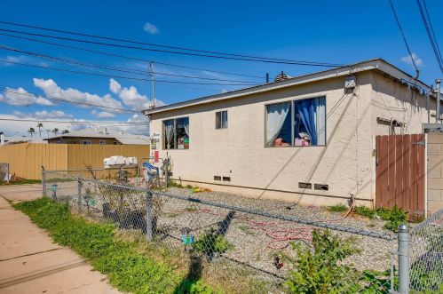 81 Oaklawn Ave, Chula Vista CA  91910-1330 exterior