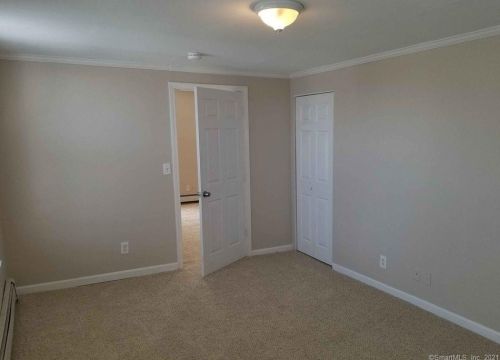 147 Myrtle St, Huntington CT  06484-4065 exterior