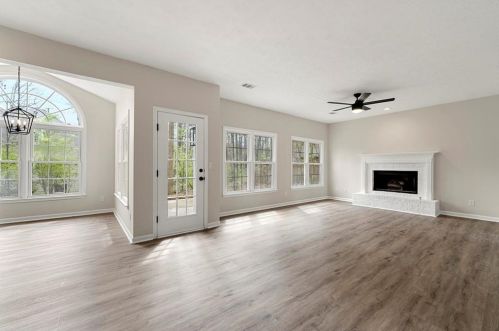 340 Falcon Creek Dr, Suwanee GA  30024-2598 exterior