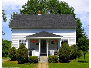 37 Blake St, Brewer, ME 04412-2021