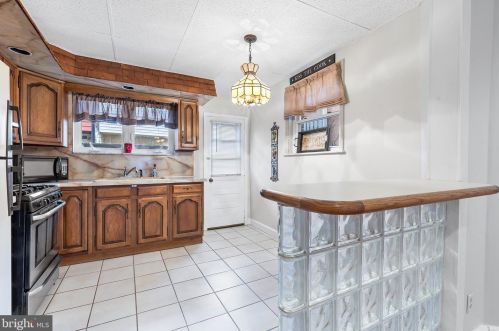 2404 9 St, Philadelphia PA 19133-0016 exterior