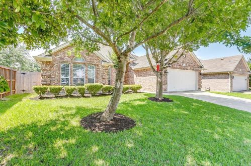 2724 Alpena Dr, Fort Worth, TX 76131-2091