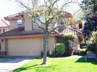 108 Eagle Creek Ct, Folsom, CA 95630-7107