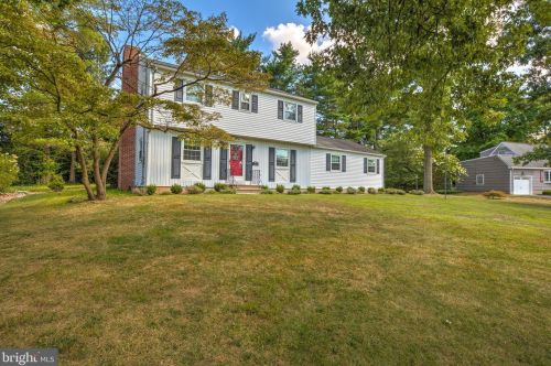 15 Lopatcong Dr, Trenton, NJ 08638-1309