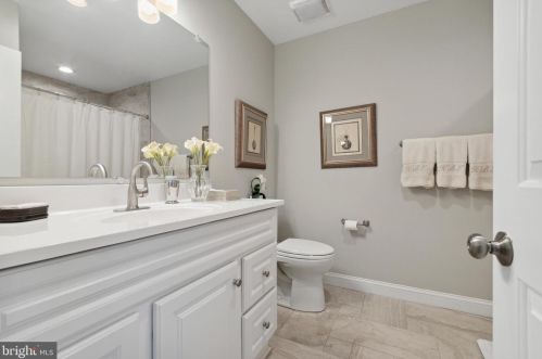 122 The Mews, Tavistock NJ 08033-1343 exterior