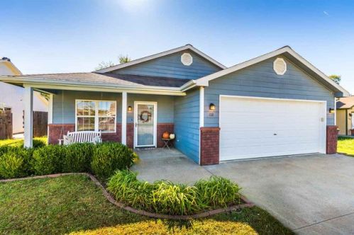 118 Kopp Dr, Manhattan, KS 66502-5659