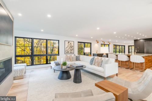 603 Gravers Ln, Philadelphia PA 19118-2806 exterior