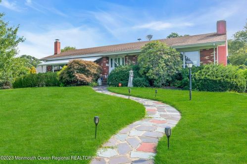 10 Webster Dr, Hazlet, NJ 07730-1444