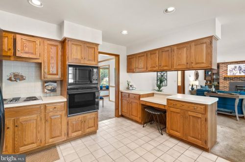 738 Sharpsburg Dr, Davidsonville MD 21035-1927 exterior