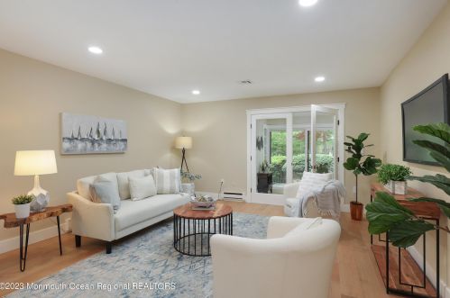 29 Manchester Ct, Tinton Falls NJ 07701-5490 exterior