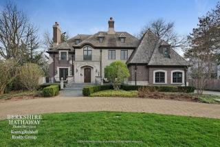 312 7th St, Oak Brook IL  60521-4617 exterior