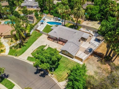 2321 Daventry Rd, Riverside CA  92506-1531 exterior