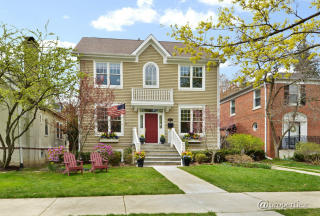 2708 Lincolnwood Dr, Evanston, IL 60201-1229