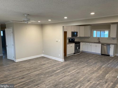 69 Bellmawr Ave, Gloucester, NJ 08031-2722