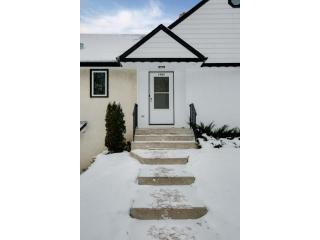 2485 Oxford St, Saint Paul, MN 55113-3325