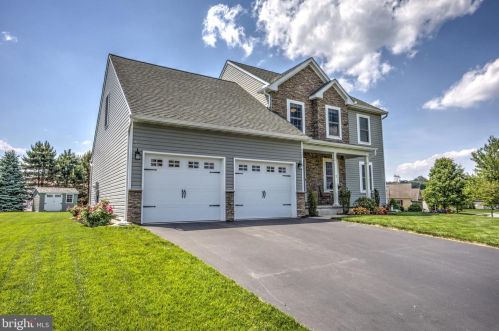 7 Meadow Dr, Ephrata, PA 17522-8449