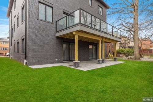 35 Crescent Ave, Cliffside Park, NJ 07010-3047