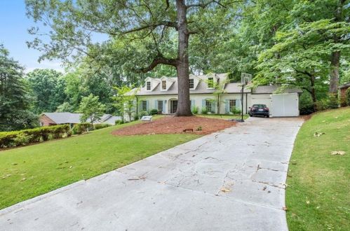 4800 Huntley Dr, Atlanta GA  30342-2732 exterior