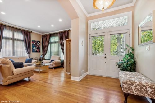 2323 Glen Eagles Ln, Bannockburn, IL 60015-5702