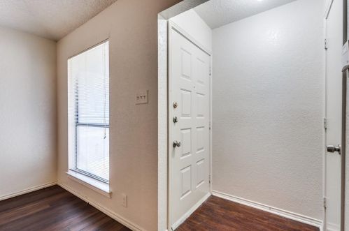 2820 Ridge Crest Dr, Fort Worth TX  76133 exterior