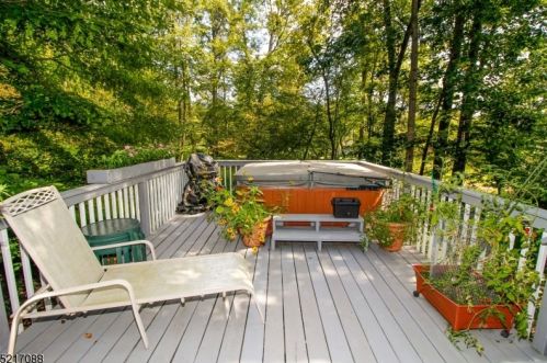 7 Wooded Hl Ln, Dover NJ  07869-3821 exterior