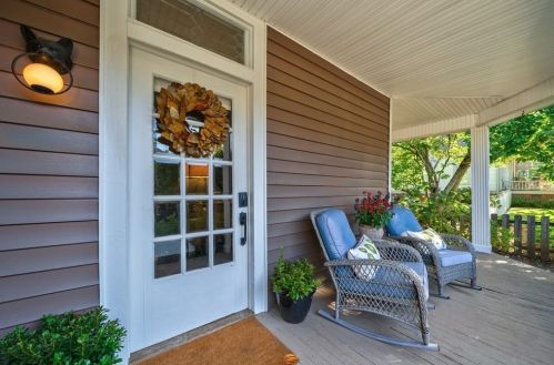 55 Wesley St, Newnan, GA 30263-2018