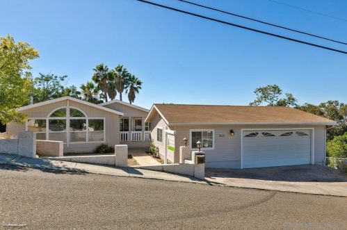 8622 Gardena Rd, Lakeside, CA 92040-5302