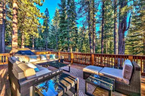 11114 Mougle Ln, Truckee CA  96161-6105 exterior