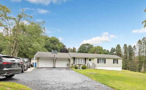97 Shelton Rd, Upper Stepney, CT 06468-2552