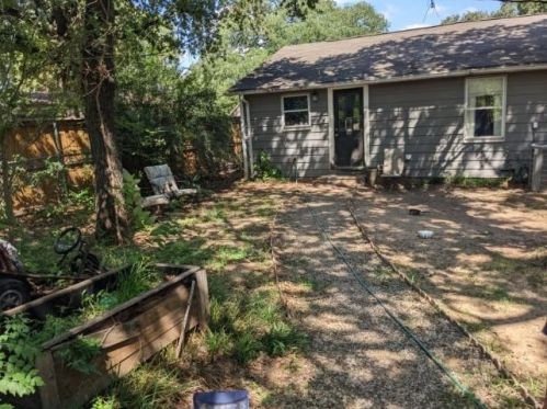 916 Carpenter St, Azle, TX 76020-3308
