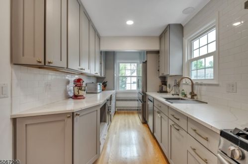 661 Pierpont St, Rahway, NJ 07065-3035