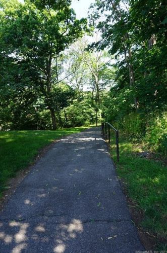 78 Rising Trail Dr, Middletown CT  06457-1671 exterior