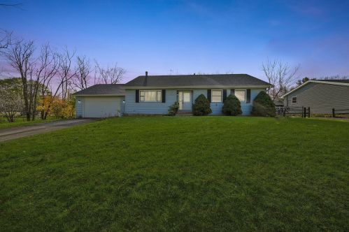 10009 Paddock Ave, Waukegan, IL 60087-2422