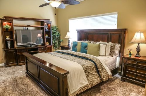 926 Lamark Ln, Anaheim CA  92802-3423 exterior