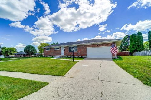 1421 Erika Dr, Springfield, OH 45503-5612