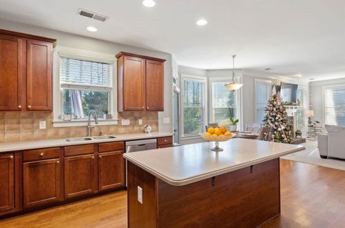 2077 Hatteras Way, Atlanta GA  30318-1085 exterior